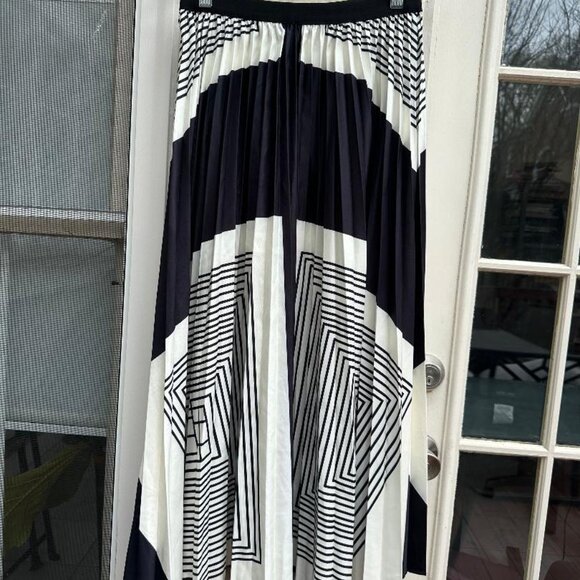 NWOT Nancy Yang Pleated Geometric Skirt, Size M - Picture 10 of 12